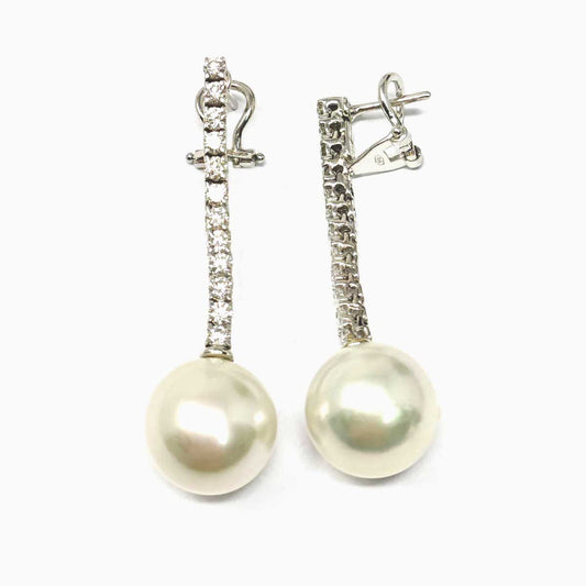 Orecchini con Perle Australiana mm 13.5/14 con 24 Diamanti  CT 1.44