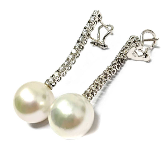 Orecchini con Perle Australiana mm 13.5/14 con 24 Diamanti  CT 1.44