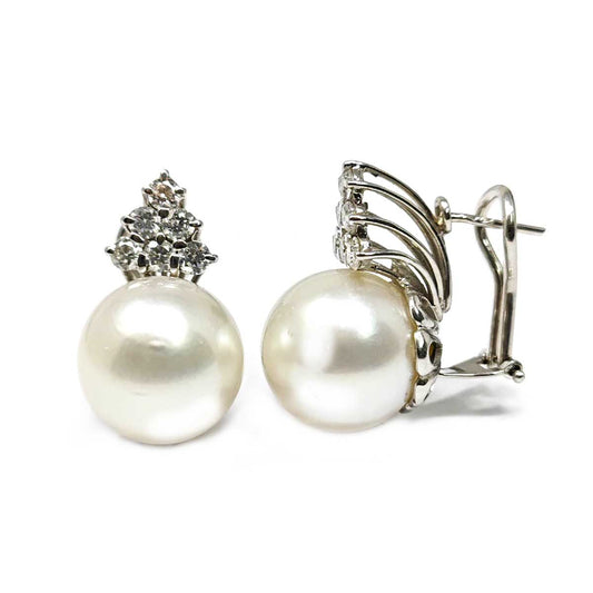Orecchini con Perla Australiana 15.5/16 mm con 12 Diamanti  CT 1.40