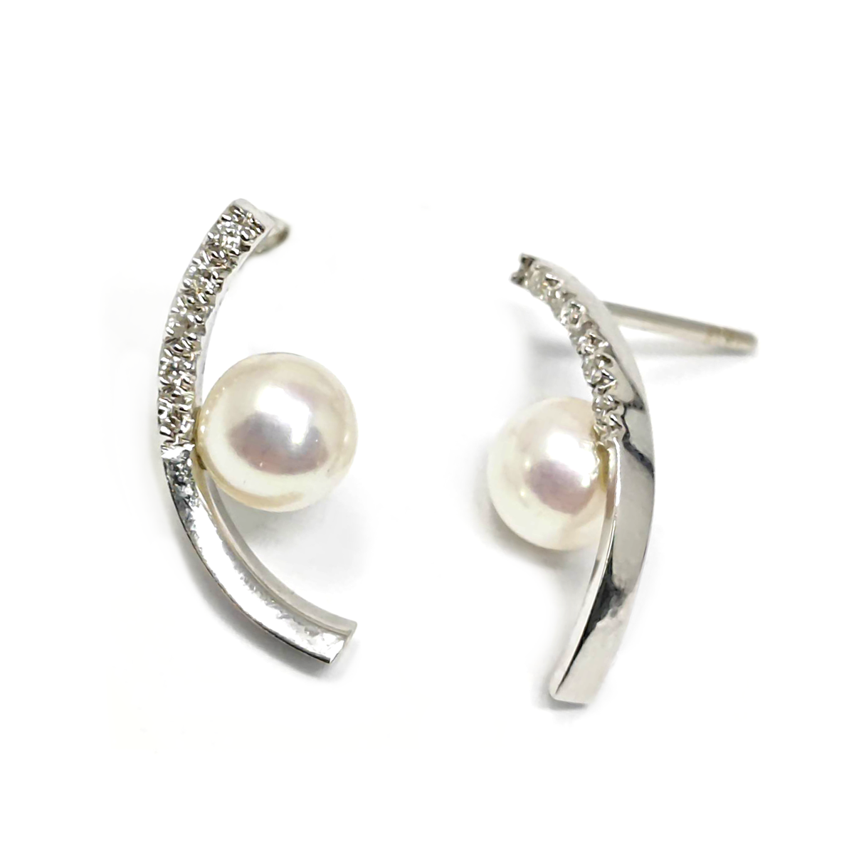Orecchini in Oro 18kt con Perla di Acqua Salata e Diamanti