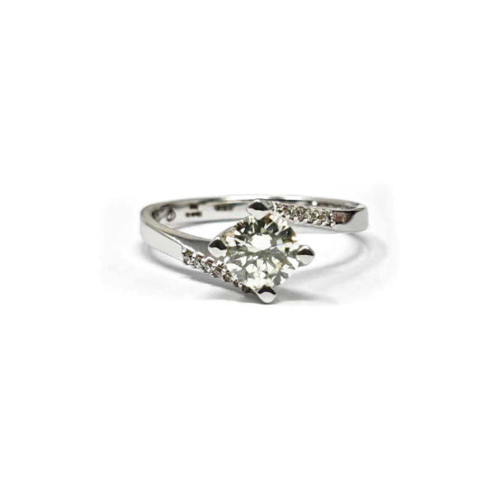 Anello Solitario con Diamante CT 0.73 e 12 Diamanti Laterali CT 0.06