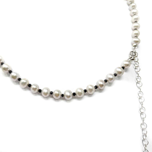 Strangolino con Perle Grigie 5/5.5mm e Spinello Nero