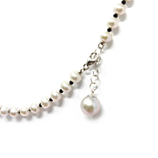 Girocollo di Perle Grigie 5/5.5mm e Spinelli Neri