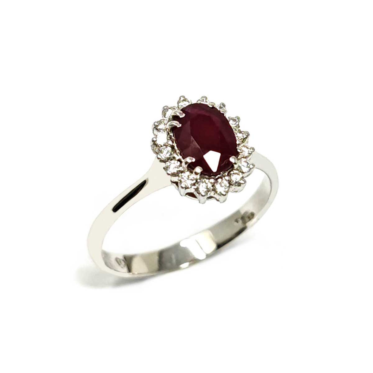 Anello con Rubino CT 0.85 e Diamanti CT 0.18