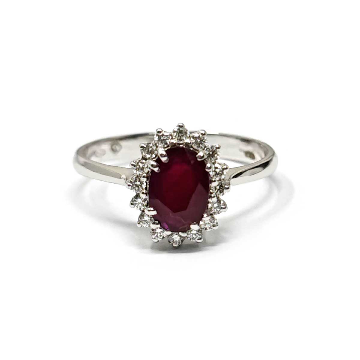 Anello con Rubino CT 0.85 e Diamanti CT 0.18