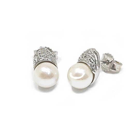 Orecchini con Perla 6/6.5mm Akoya e Diamanti CT 0.04