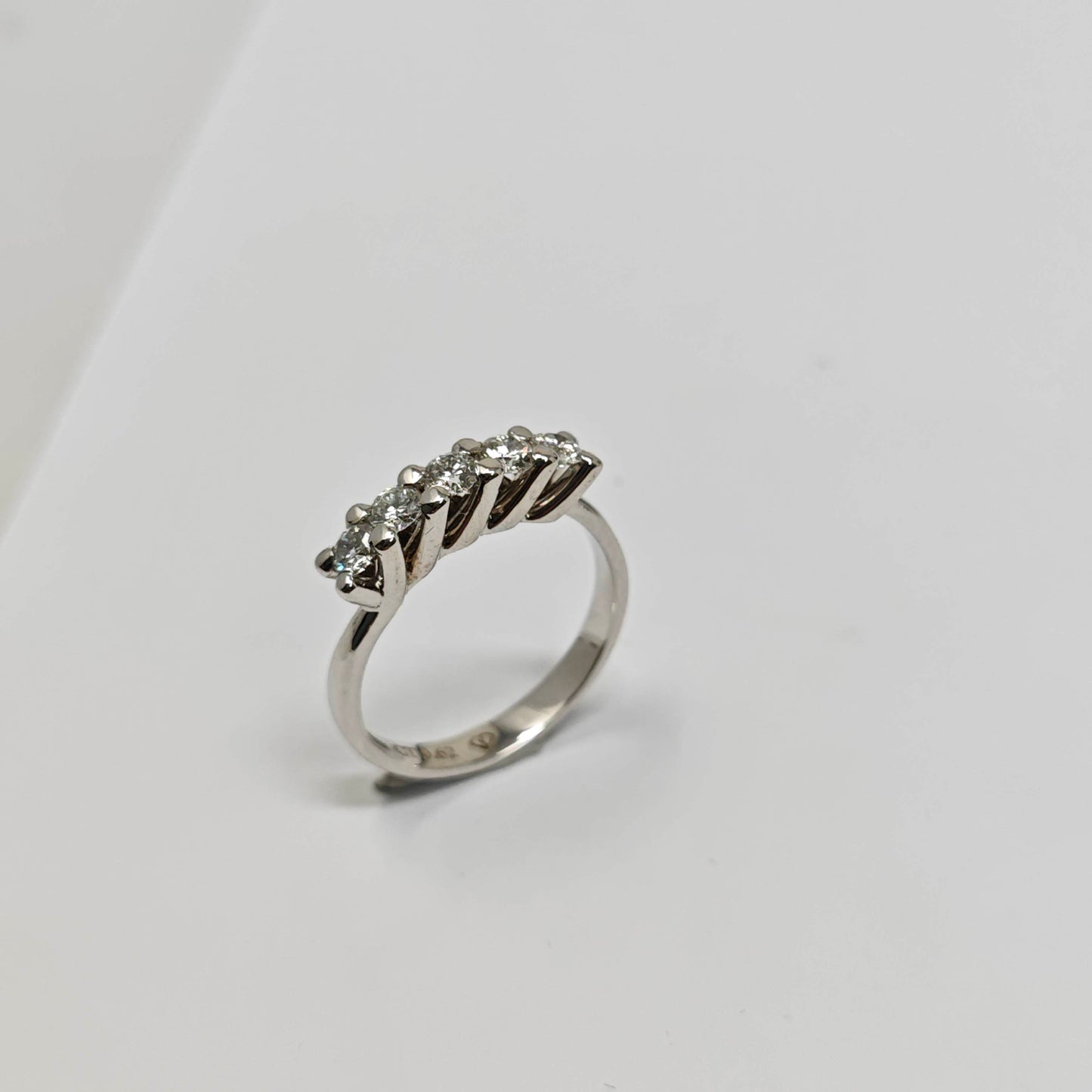 Anello Veretta con Diamanti CT 0.62 IF E