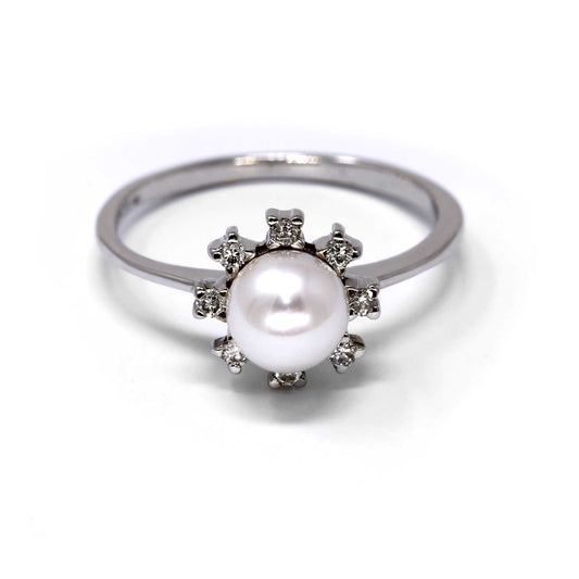 Anello con Perla Akoya 6/6.5 e Diamanti CT 0.12