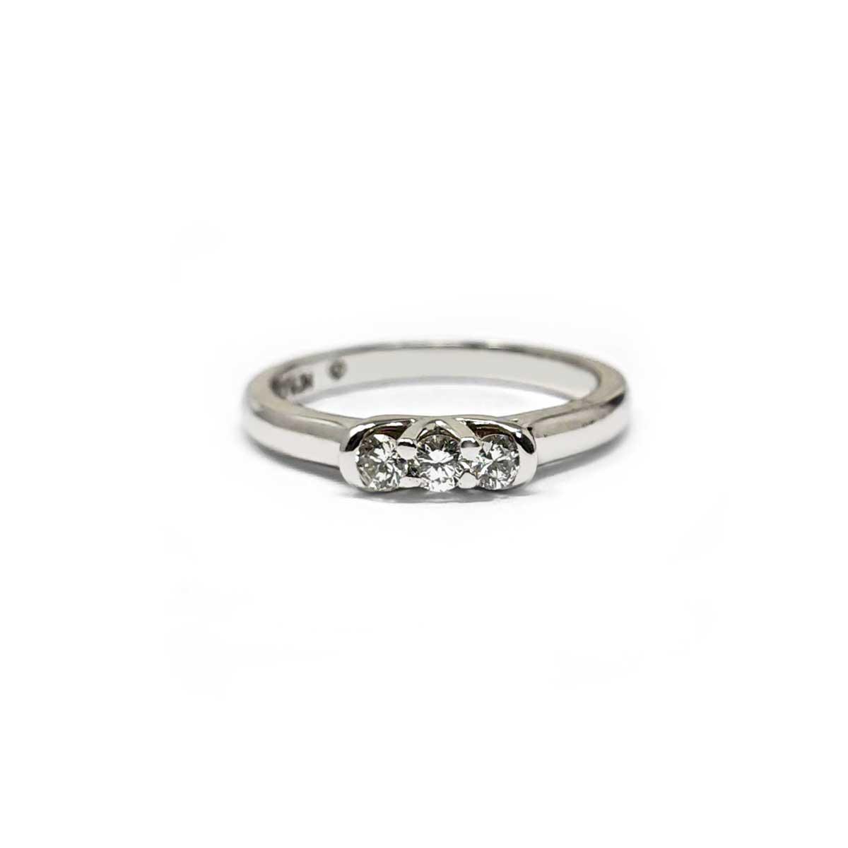 Anello Trilogy con Diamanti CT 0.24