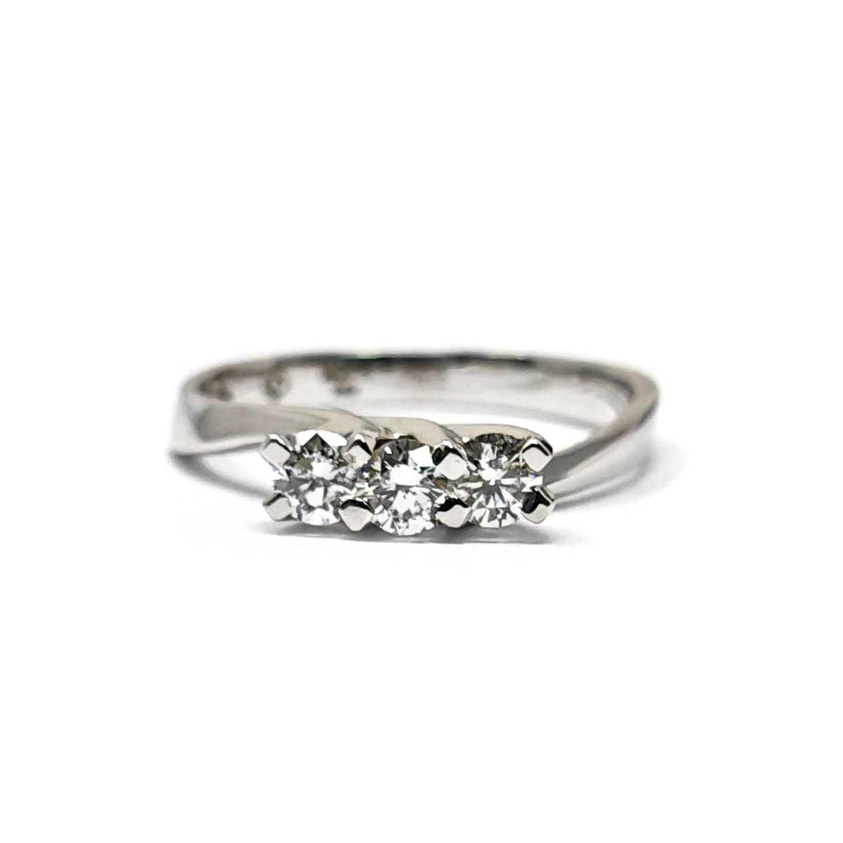 Anello Trilogy con Diamanti CT 0.45