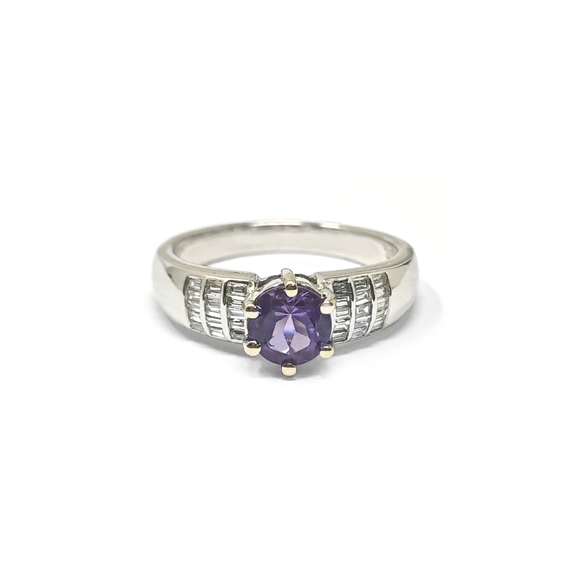 Anello Solitario in Oro 18kt con Diamanti CT 0.30 e Ametista CT 0.80