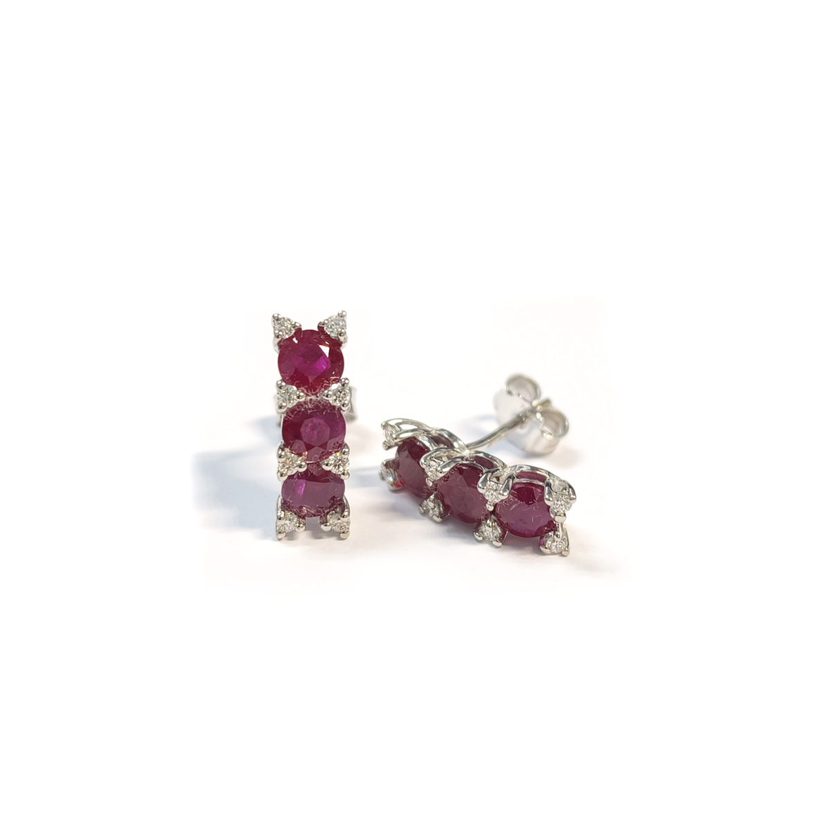 Orecchini Trilogy con Rubini CT 2.16 e Diamanti CT 0.19
