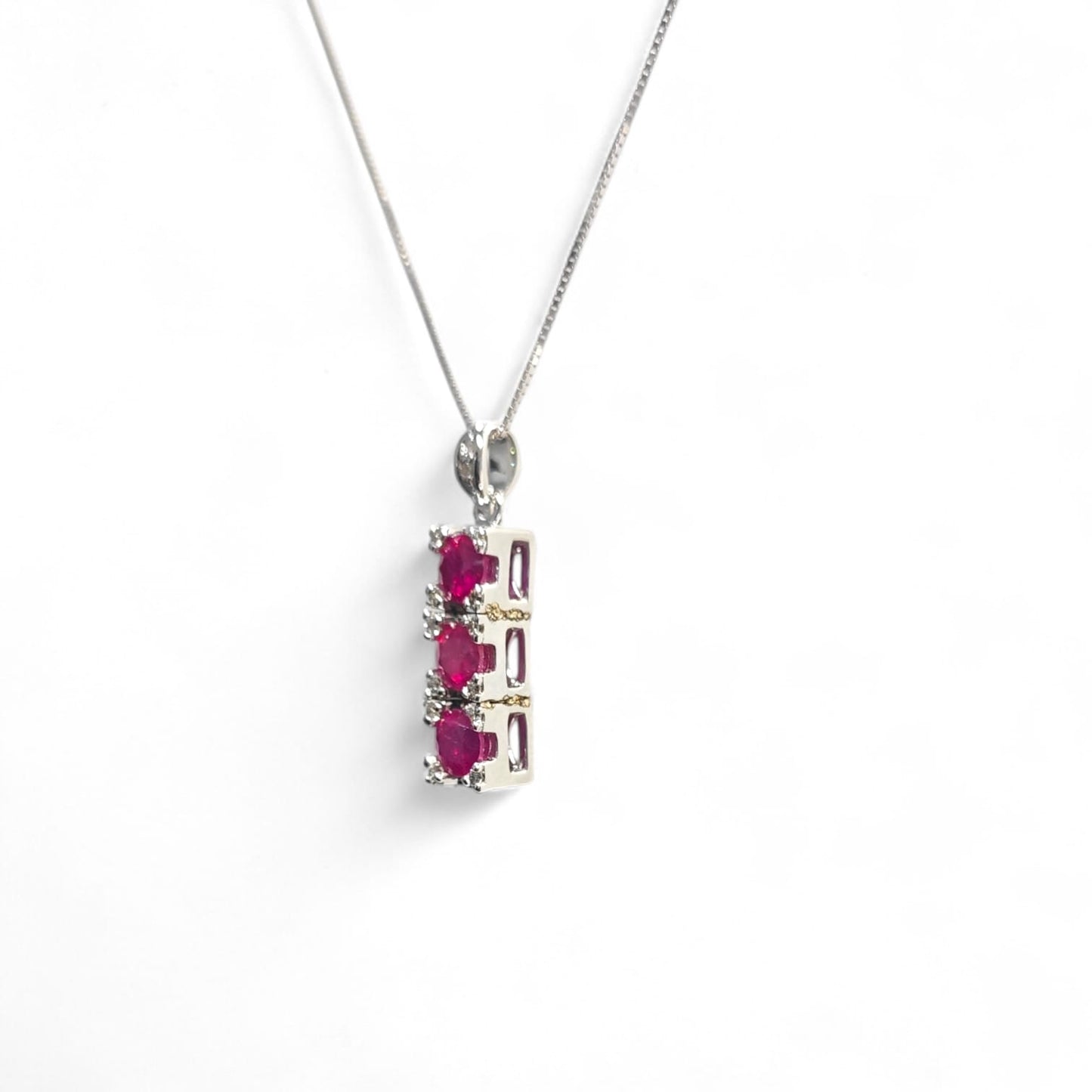 Pendente Trilogy con Rubini CT 1.20 e Diamanti CT 0.12