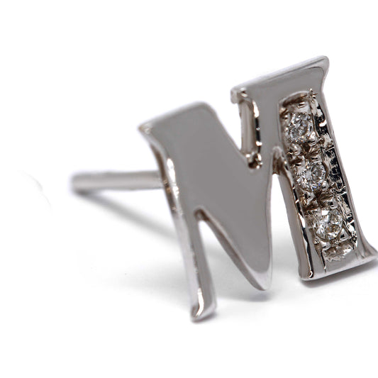 Orecchini a lettera M con Diamanti Bianchi CT 0.06