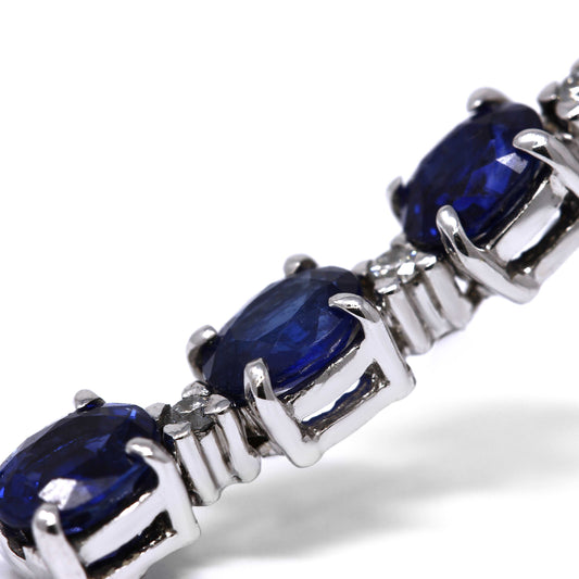 Orecchini Trilogy con Zaffiri CT 2.47 Ovali e Diamanti CT 0.10