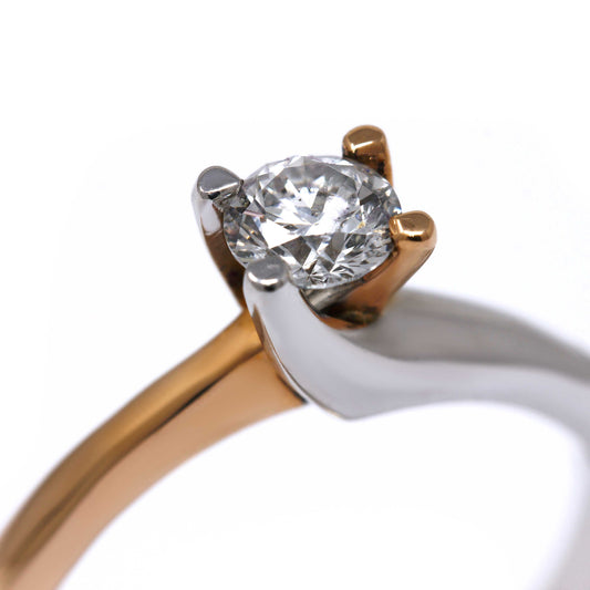 Anello Solitario Bicolore con Diamante CT 0.42