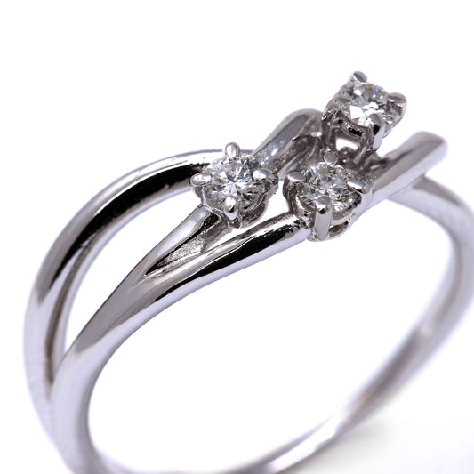 Trilogy ring with white diamonds CT 00:27