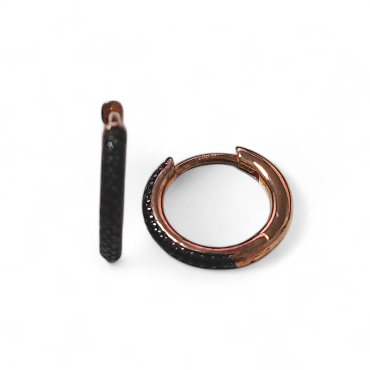 Orecchini a Cerchio in Argento Rosé con Smalto Nero e Zirconi Neri