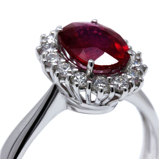 Anello con Rubino CT 1.64 e Diamanti CT 0.41