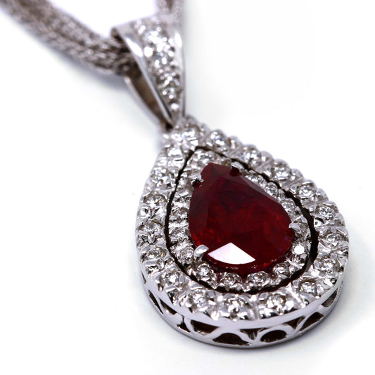 Pendente a Goccia con Rubino CT 2.12 e Diamanti Bianchi CT 0.40