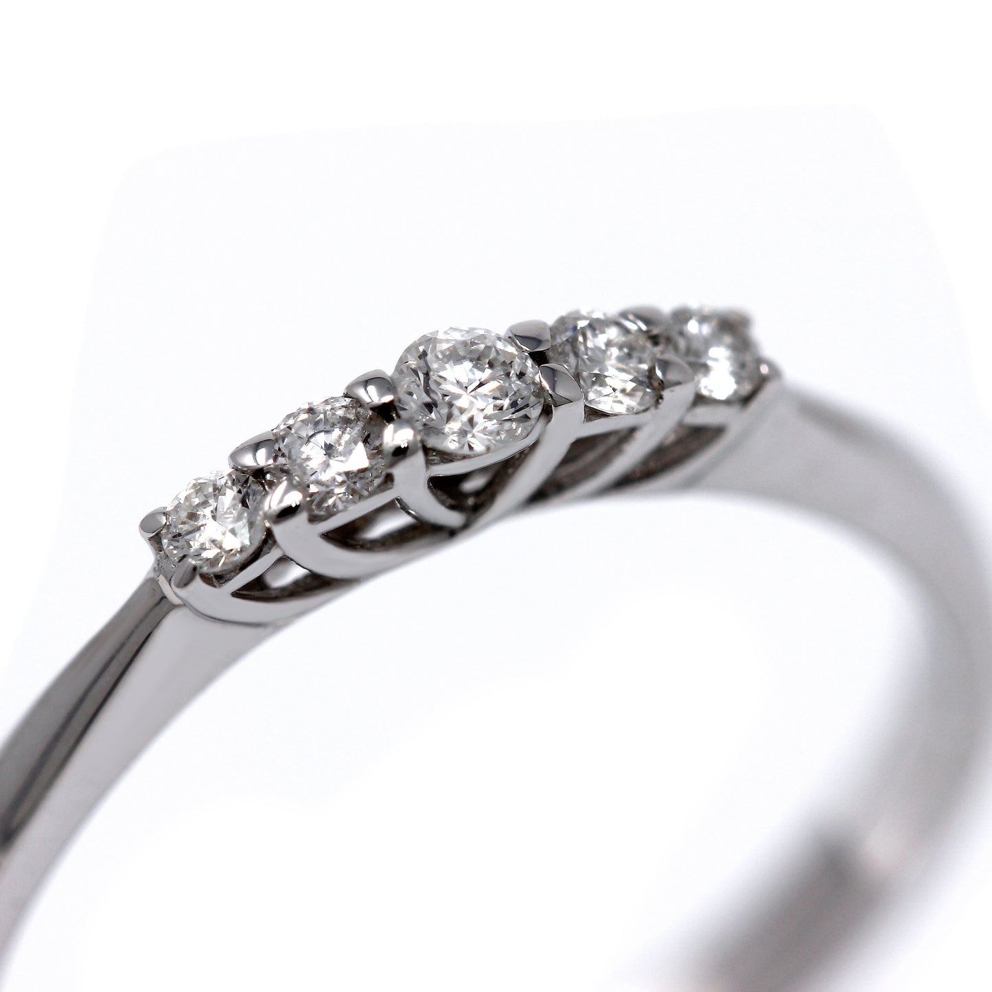 Anello Veretta con Diamanti Bianchi CT 0.35