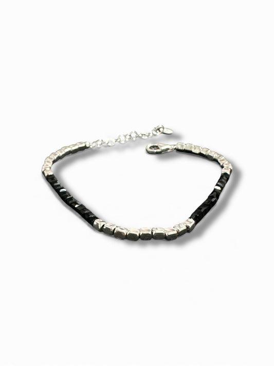 Bracciale in Argento 925 con Perline Sfaccettate Bicolor Nero–Argento