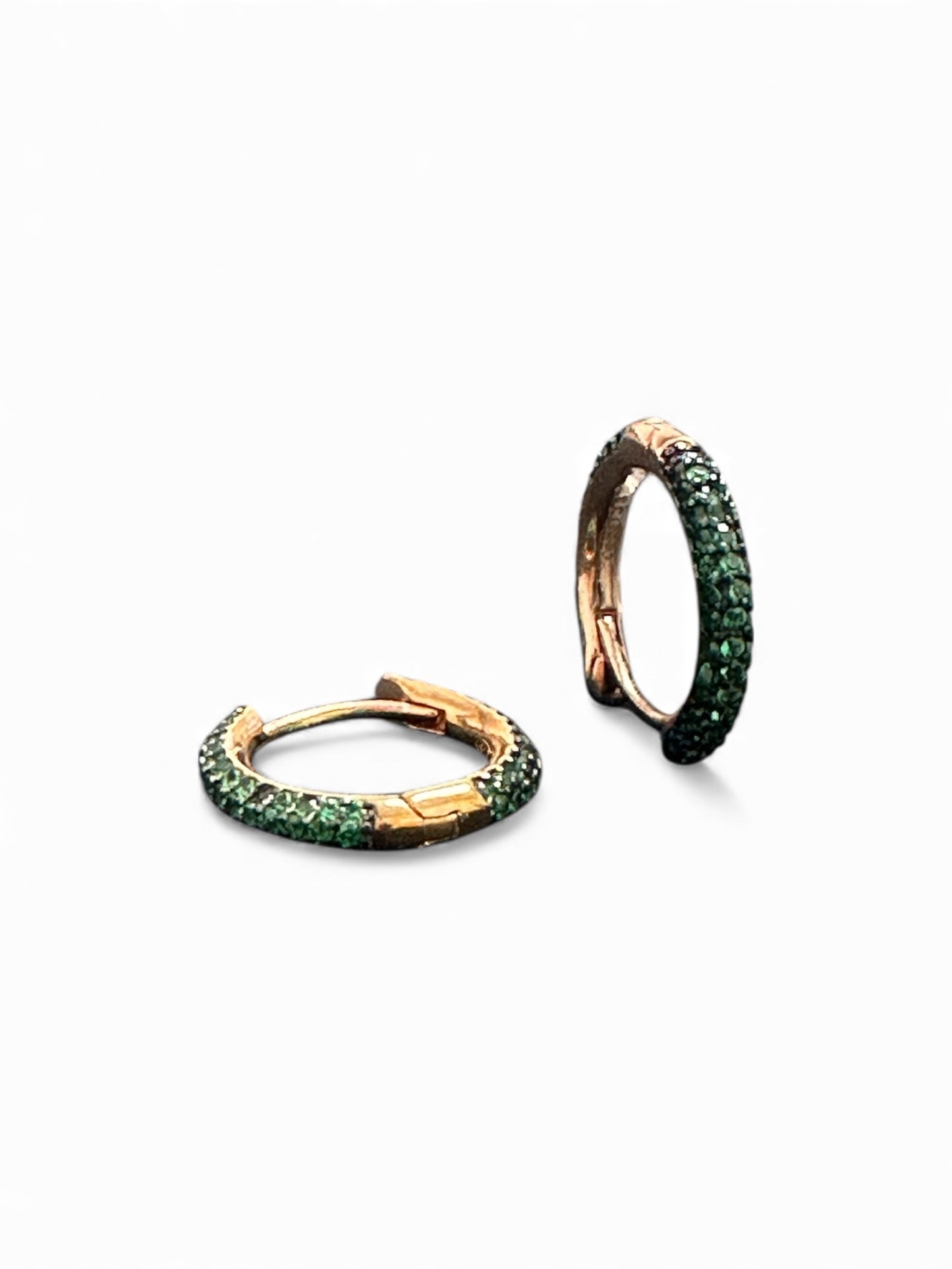 Orecchini a Cerchio in Argento Rosato con Zirconi Verdi