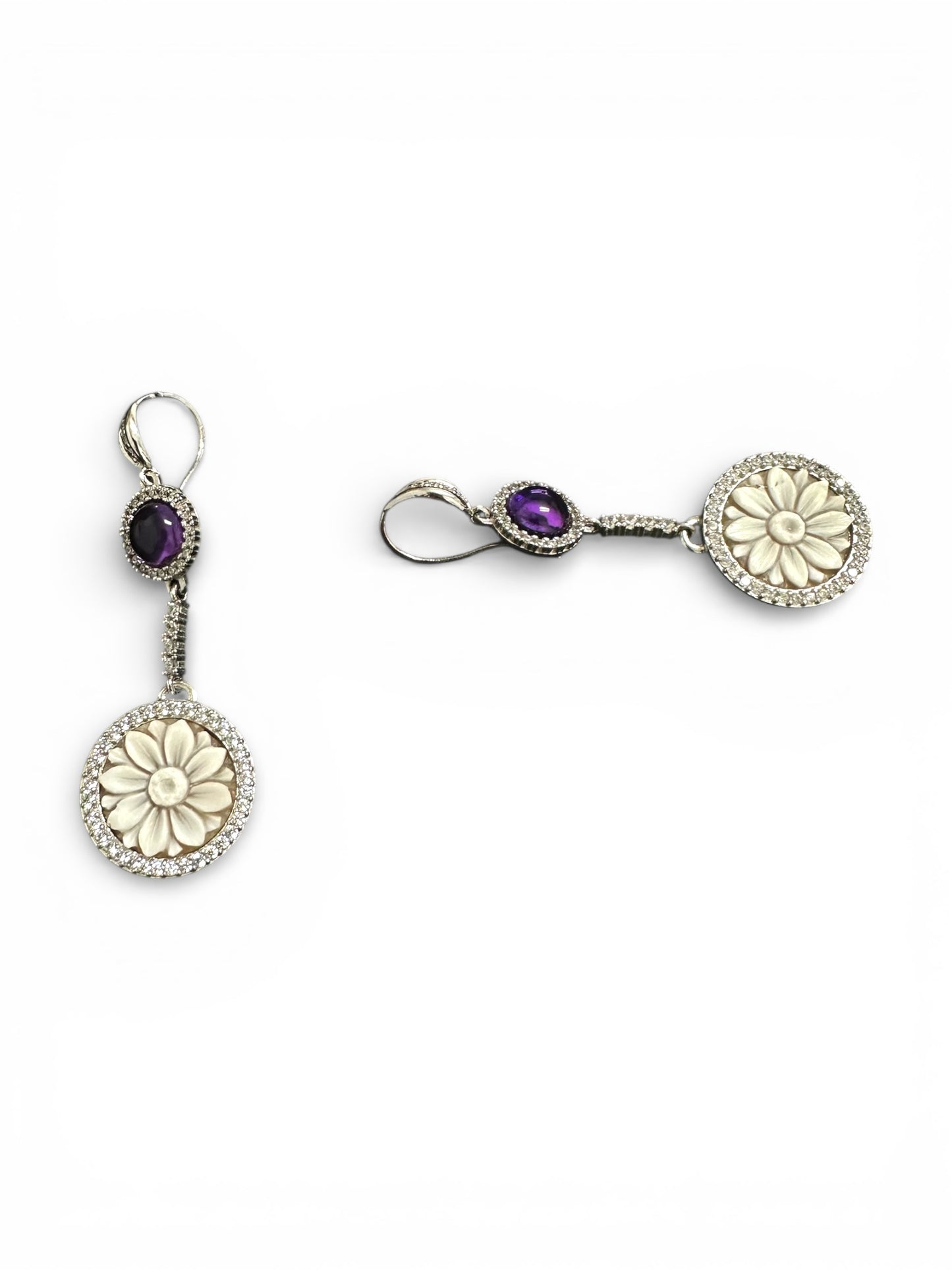 Orecchini pendenti in argento 925 con cammeo floreale e zirconi viola