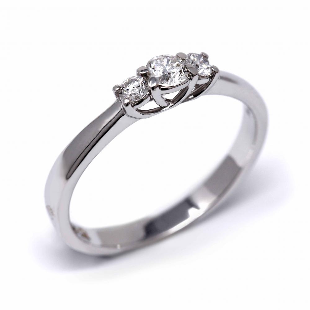 Anello trilogy con Diamanti CT 0.32