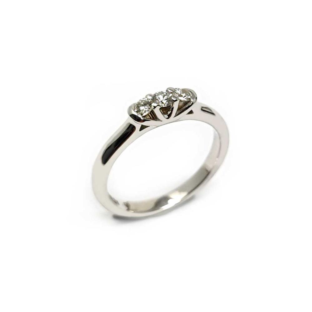 Anello Trilogy con Diamanti CT 0.24