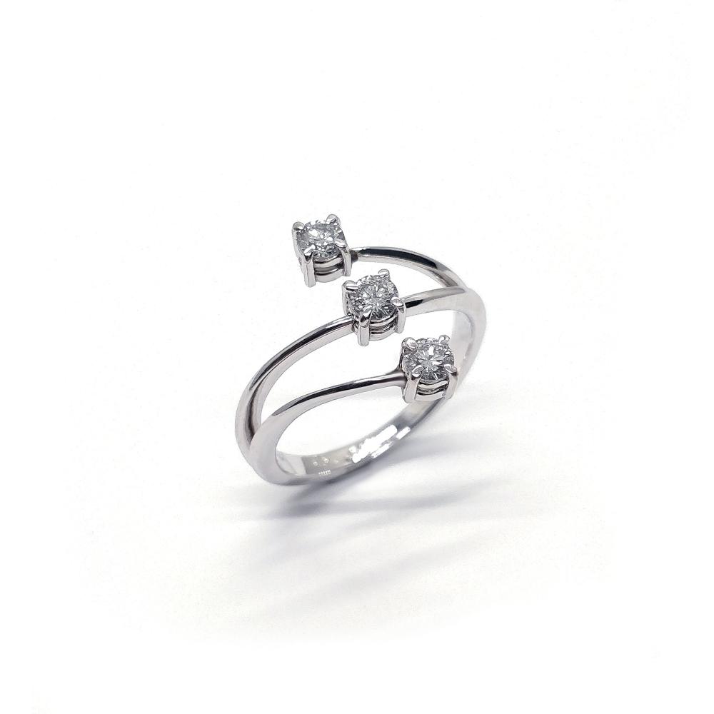 Anello Trilogy con Diamanti CT 0.36