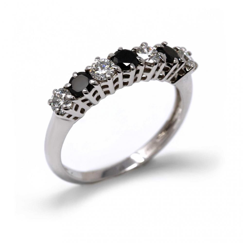 Anello Veretta con Diamanti Bianchi e Neri CT 1.05