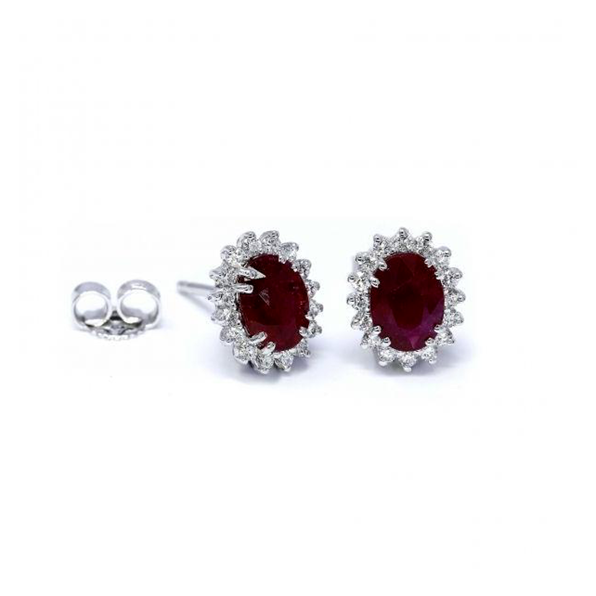 Orecchini in Oro Bianco 18kt con Rubini CT 1.70 e Diamanti CT 0.32