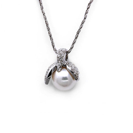 Pendente con Perla marina 8.5/9 e Diamanti Bianchi CT 0.14