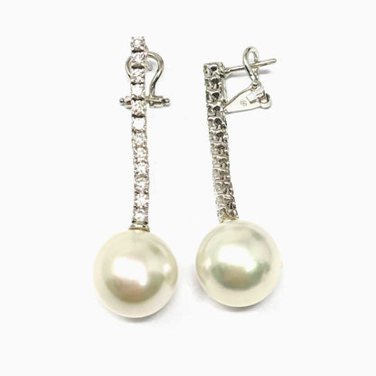 Orecchini con Perle Australiana mm 13.5/14 con 24 Diamanti  CT 1.44
