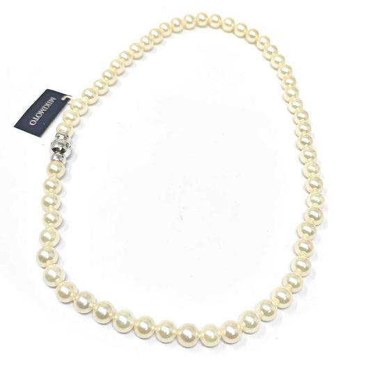 Filo di Perle Mikimoto 7.5/7 mm con Chiusura in Oro