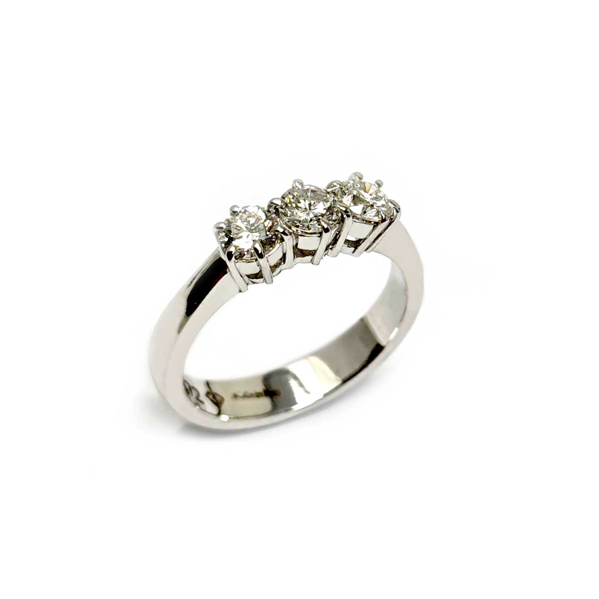 Anello Trilogy in Oro Bianco e Diamanti CT 0.72