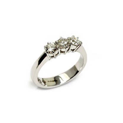 Anello Trilogy in Oro Bianco e Diamanti CT 0.72