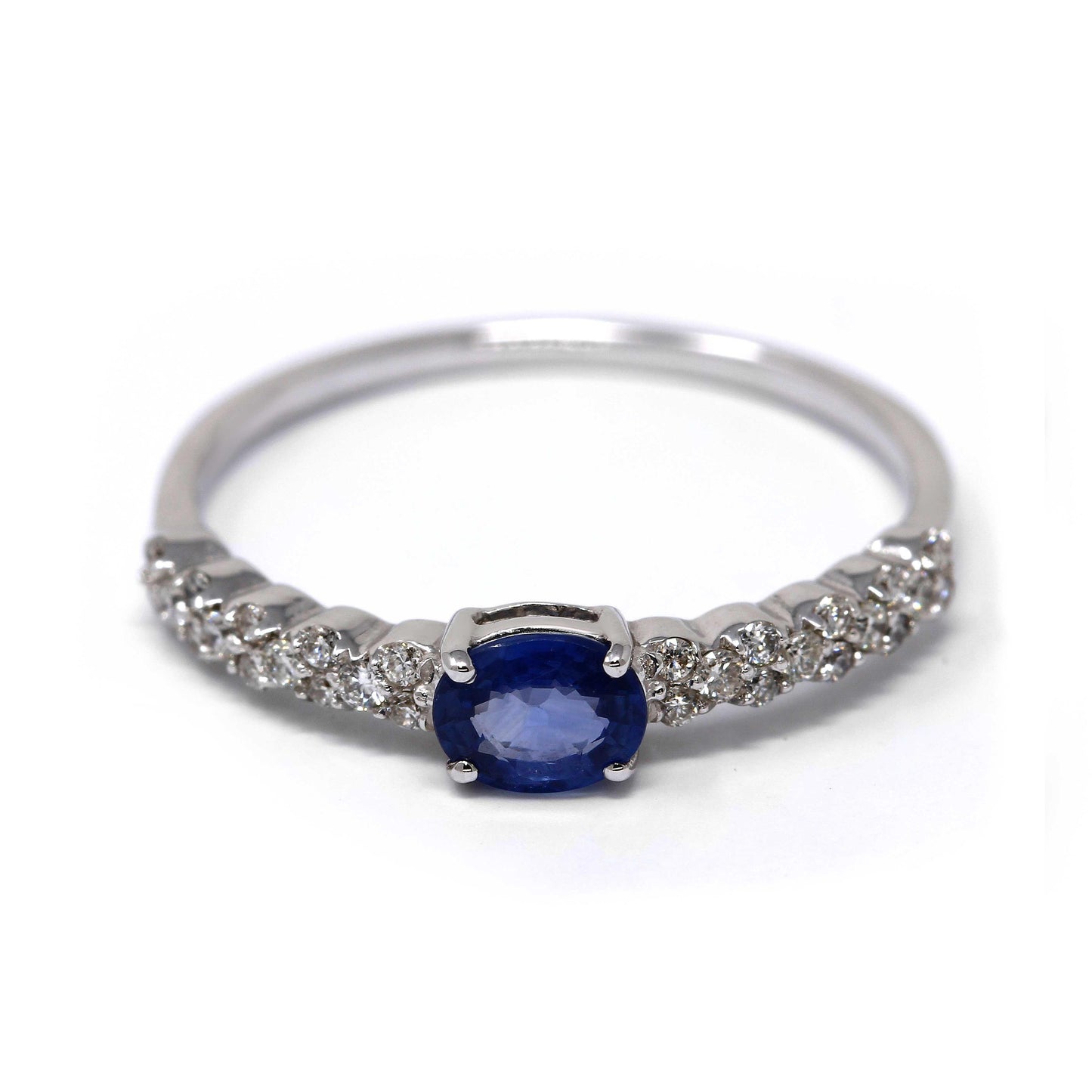 Anello con Zaffiro CT 0.45 e Diamanti CT 0.07
