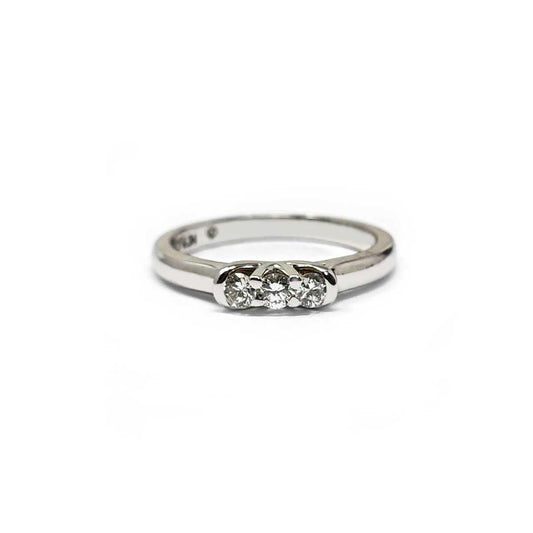 Anello Trilogy con Diamanti CT 0.24