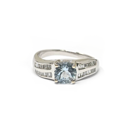 Anello Solitario in Oro 18kt con Diamanti e Acquamarina CT 1.02