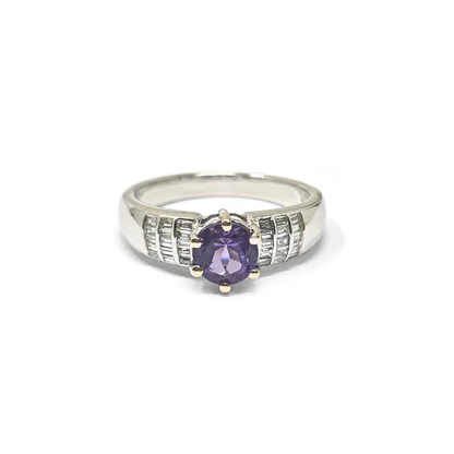 Anello Solitario in Oro 18kt con  Diamanti CT 0.30 e Ametista CT 0.80