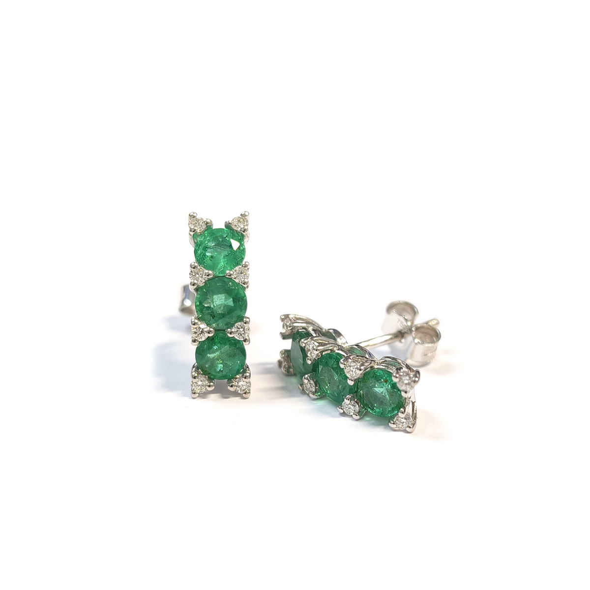 Orecchini Trilogy con Smeraldi CT 1.42 e Diamanti CT 0.18
