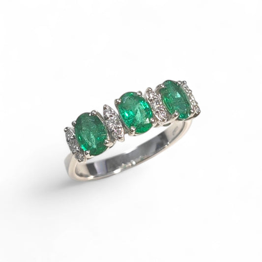Anello Trilogy con Smeraldi CT 1.40 e Diamanti CT 0.20