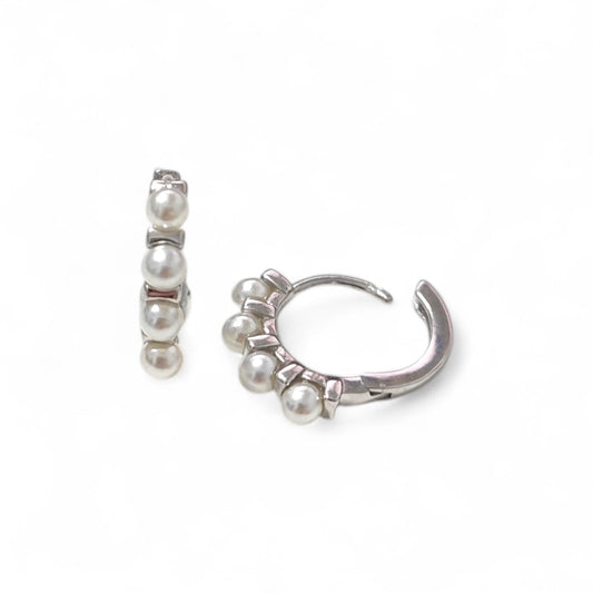 Orecchini Cerchio in Argento 925 Rodiato con Perle Bianche – Eleganza Classica