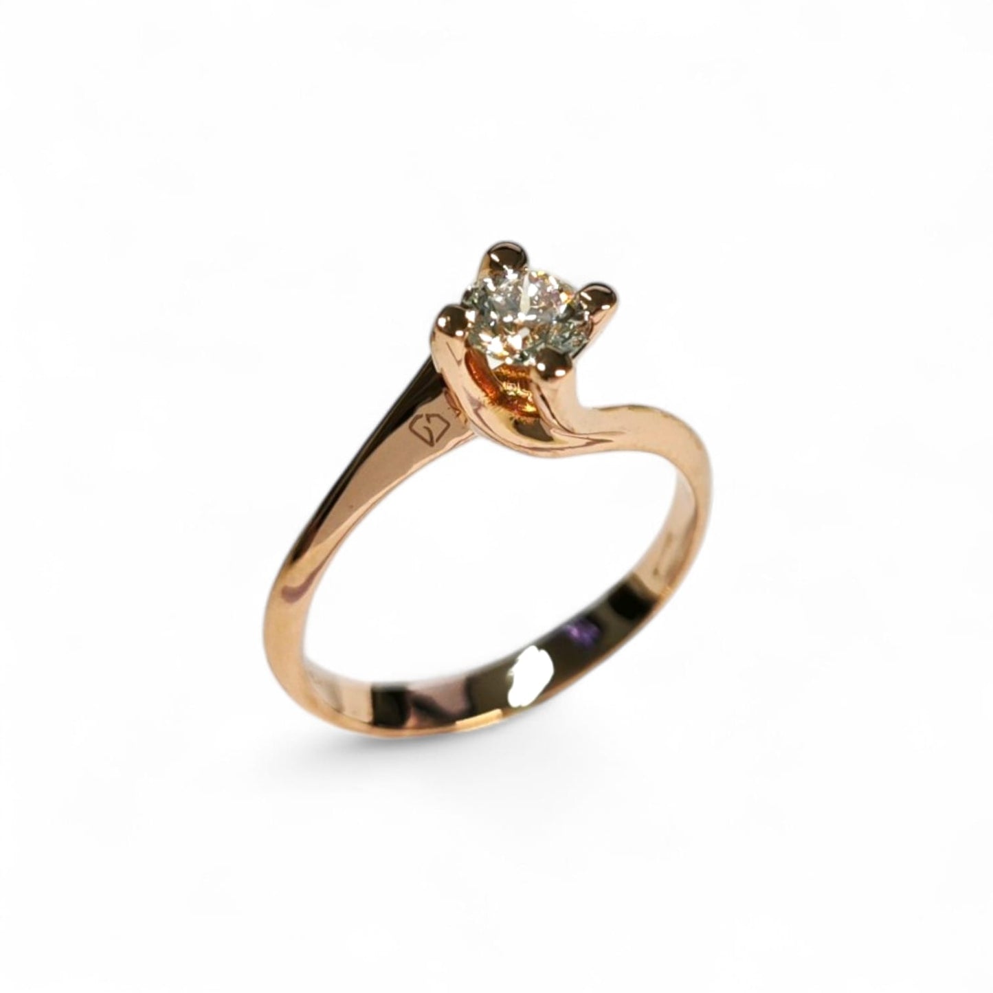 Anello Solitario Valentino in Oro Rosa con Diamante CT 0.41 IF E