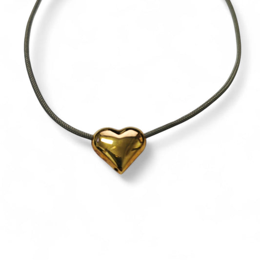Pendente cuore dorato con cordoncino grigio
