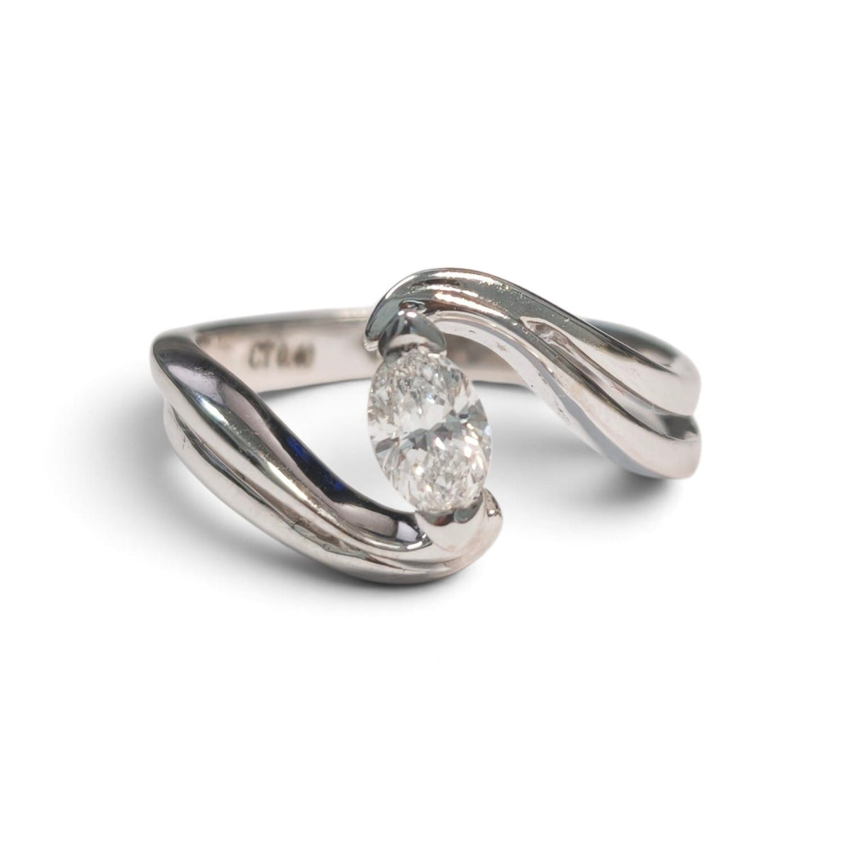 Anello Solitario in Oro Bianco 18kt con Diamante Taglio Marquise CT. 0.40