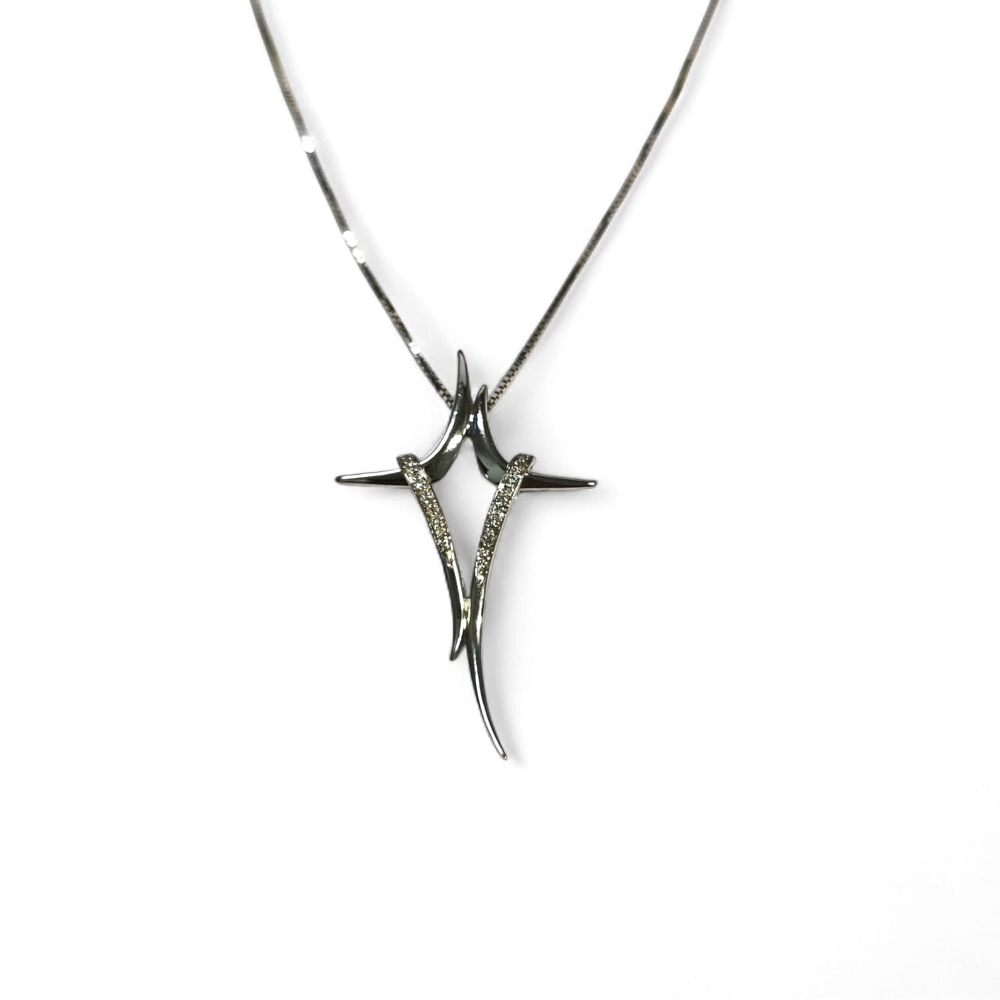 Pendente Croce Stilizzata con Diamanti CT 0.12