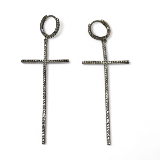 Orecchino cerchio con croce zirconata